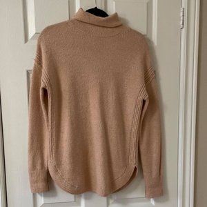 💕2/$18💕 Gap Pink Turtleneck Sweater